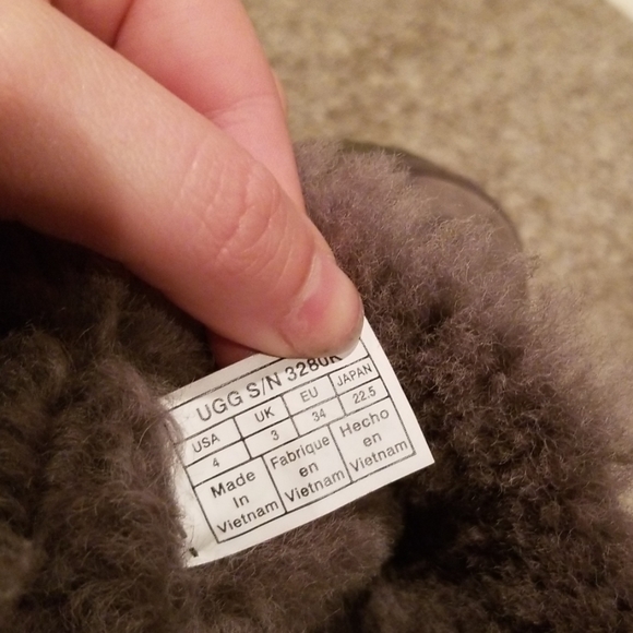 UGG Boots - Picture 4 of 4
